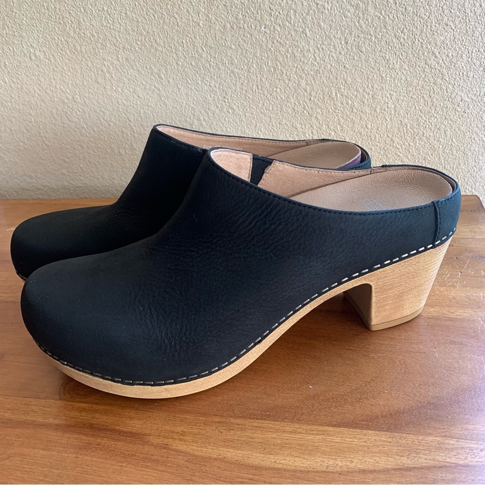 Dansko Abbie Black Leather Mule Clogs Sz. 40 EUC!